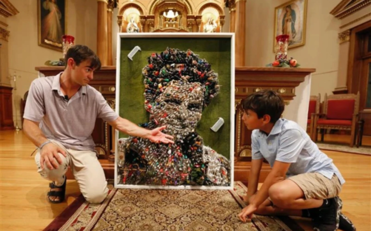 Mosaico de 1.000 piezas de San Carlo Acutis busca “recordar el llamado universal a la santidad”