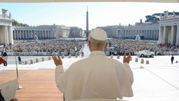 Catequesis del Papa León XIV: “Jesús, dando un fuerte grito, expiró”