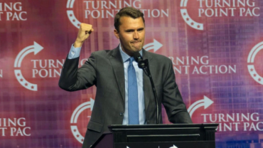 Charlie Kirk muere tras recibir un disparo en un evento universitario en Utah