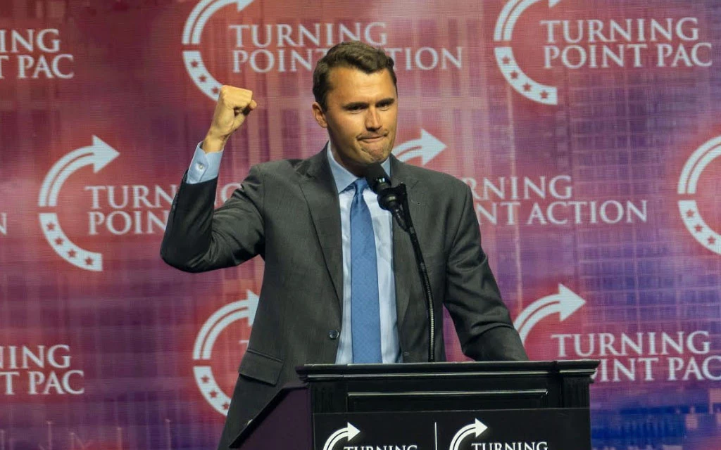 Charlie Kirk muere tras recibir un disparo en un evento universitario en Utah