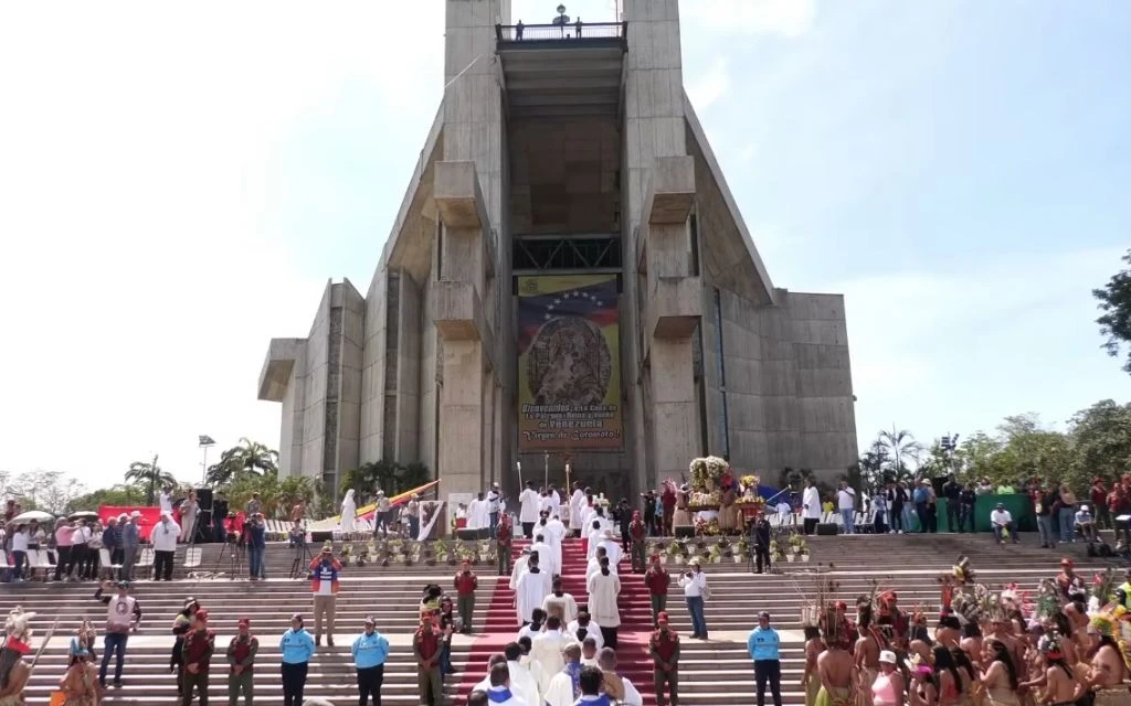 Miles celebran que la Virgen decidió “quedarse en una familia llamada Venezuela”