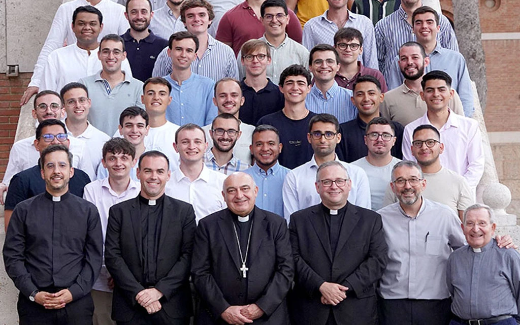 Arzobispo de Valencia en España da la bienvenida a 17 nuevos seminaristas