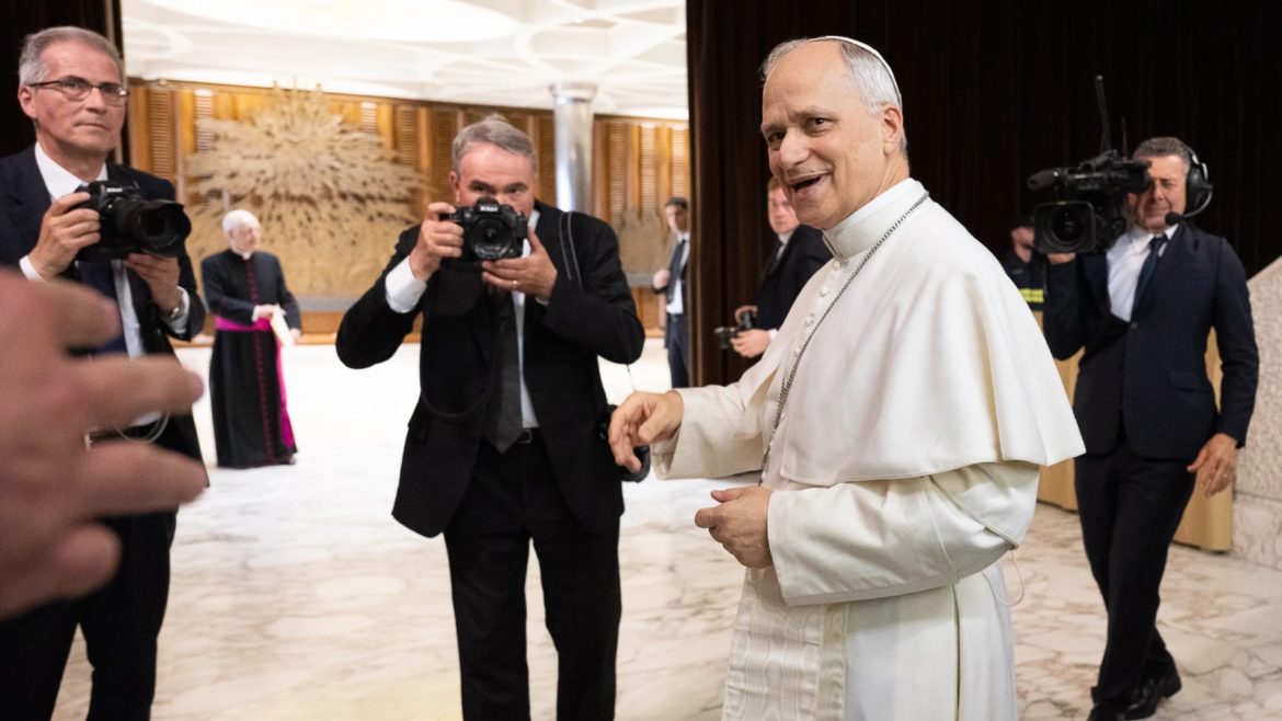 Encuesta: mayoría de católicos en EE.UU. expresan apoyo a León XIV, el primer pontífice nacido en ese país