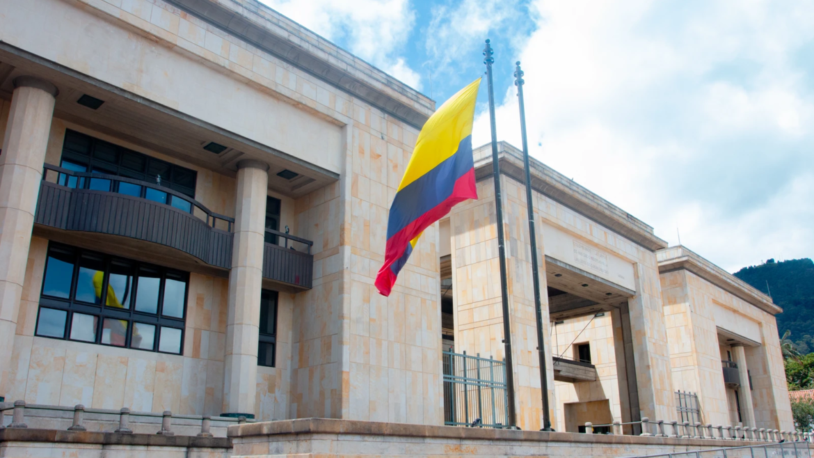 Corte Constitucional de Colombia elimina invocación a Dios del juramento de los médicos veterinarios