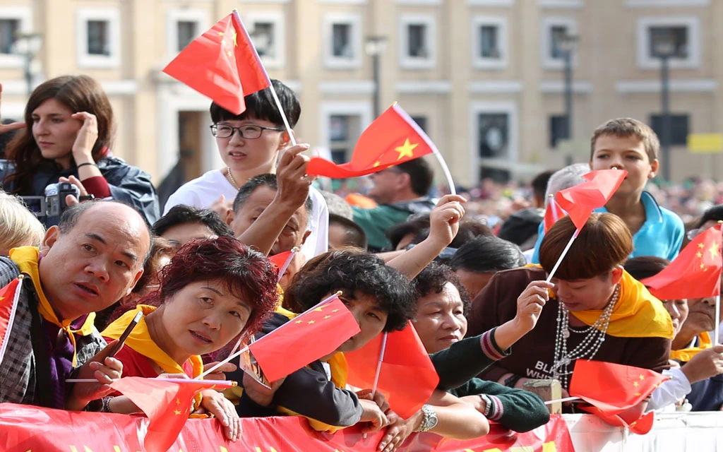 China reconoce a dos obispos "clandestinos" pero estaría suscitando tensiones entre católicos
