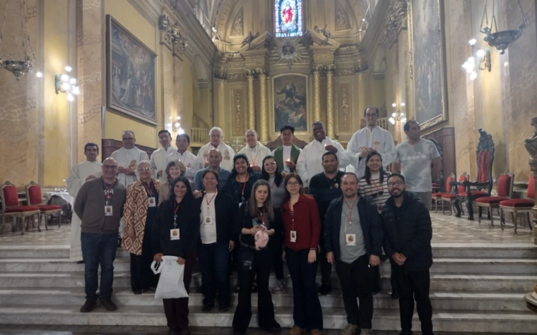Laicos, religiosos y académicos se unen para mirar el mundo desde el Sagrado Corazón de Jesús