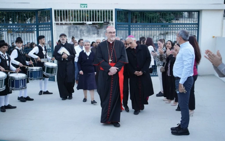 Cardenal condona la deuda escolar de todas las familias de Tierra Santa