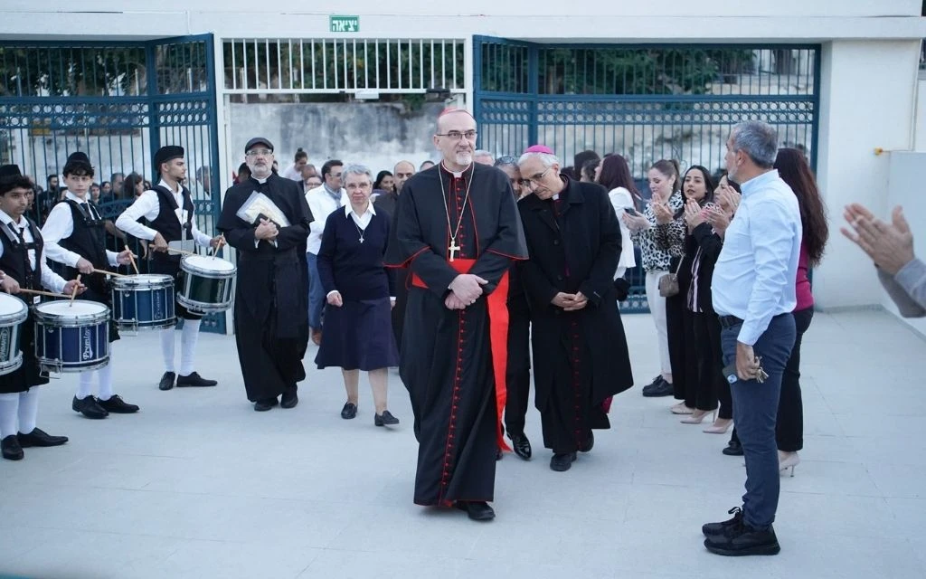 Cardenal condona la deuda escolar de todas las familias de Tierra Santa