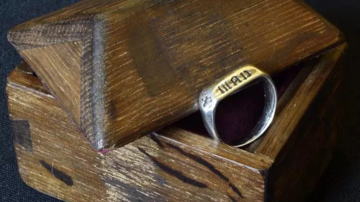 El anillo de Juana de Arco: un osado robo moderno devolvió a Francia la última reliquia de la santa