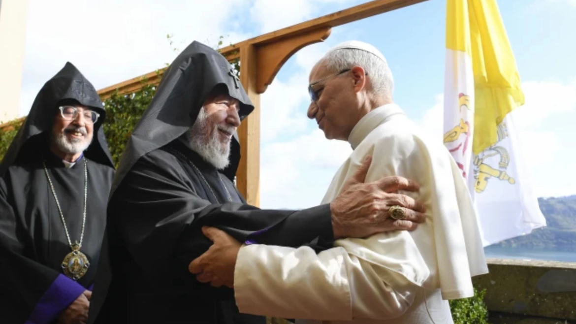 El Patriarca Karekin II invita al Papa León XIV a visitar Armenia