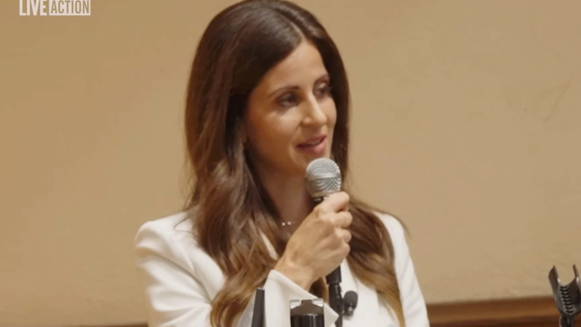 “Hacerlo todo con amor”: Lila Rose se inspira en Charlie Kirk en debate provida en Yale