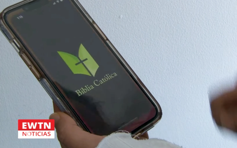 Mes de la Biblia: tres apps para meditar la Palabra de Dios cada día