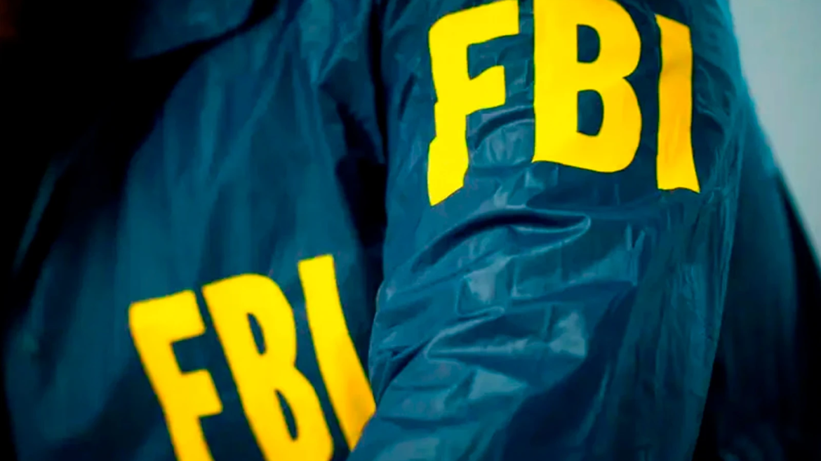 Director del FBI afirma que hubo despidos relacionados con el memorando anticatólico de 2023