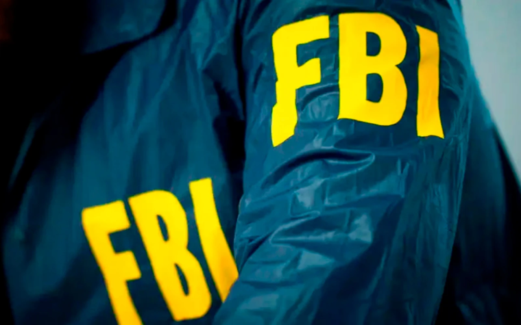 Director del FBI afirma que hubo despidos relacionados con el memorando anticatólico de 2023