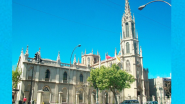 Incendio en histórica iglesia carmelita en Viña del Mar deja daños estructurales