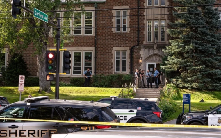 Madres exigen prohibir armas de asalto tras tiroteo en escuela católica de Minneapolis