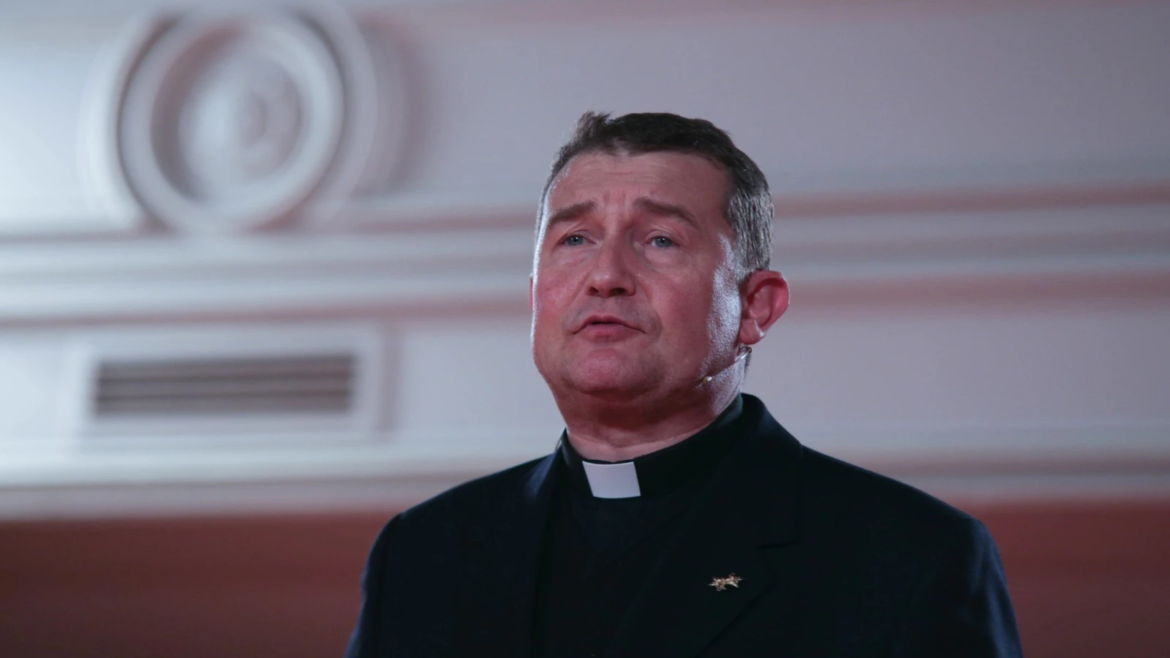 Dos sacerdotes y un laico se enfrentan a penas de cárcel por criticar el islamismo radical