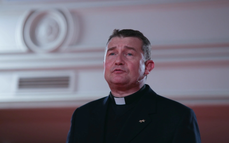 Dos sacerdotes y un laico se enfrentan a penas de cárcel por criticar el islamismo radical