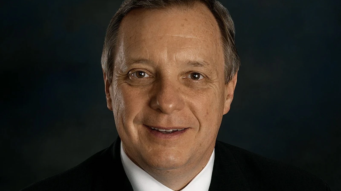 Senador rechaza reconocimiento de la Arquidiócesis de Chicago tras reacción global por sus posturas proaborto