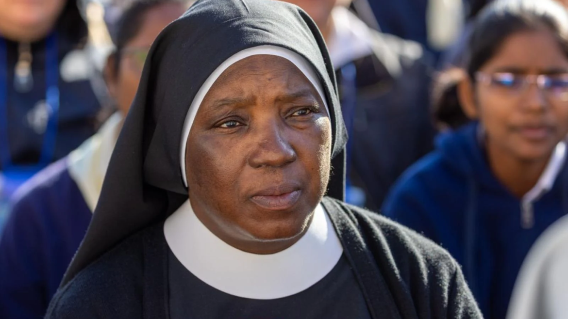 El Papa León XIV urge a los consagrados a ser pobres y “hambrientos de santidad”