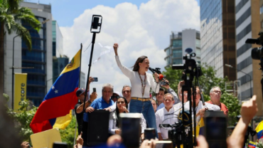 La líder opositora venezolana María Corina Machado recibe el Premio Nobel de la Paz 2025