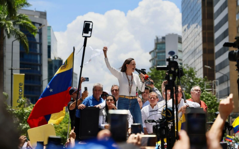 La líder opositora venezolana María Corina Machado recibe el Premio Nobel de la Paz 2025