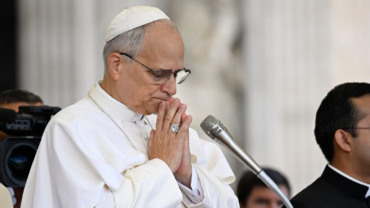 EN VIVO | Santo Rosario por la paz en el mundo con el Papa León XIV