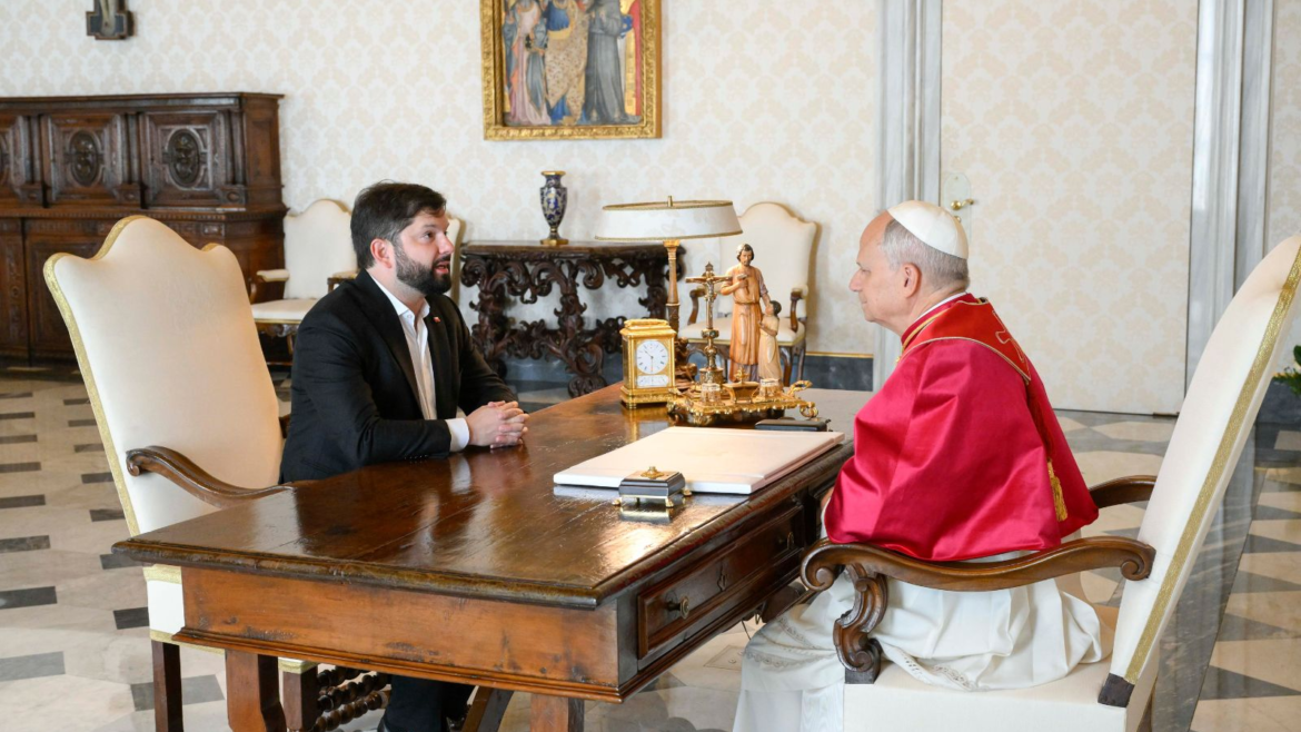 Boric asegura que el Papa León XIV le manifestó su “dolor” por casos de abusos en Chile