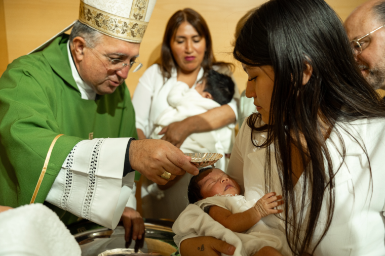El Obispo de Getafe bautiza a 17 niños rescatados del aborto: Están hechos para el cielo