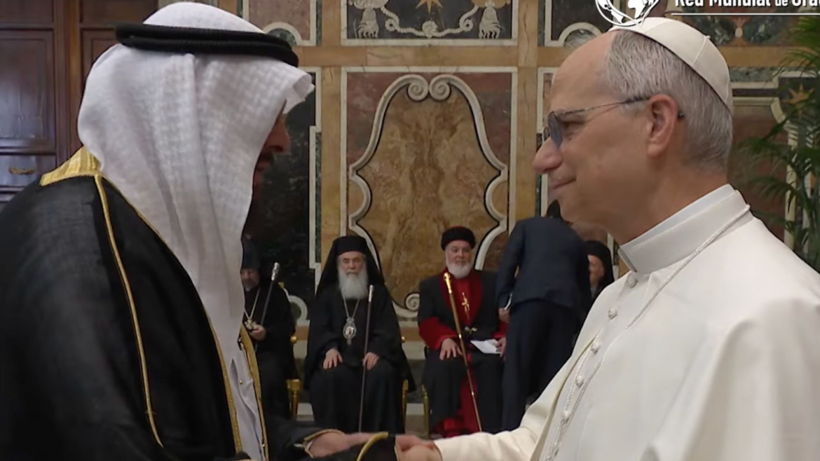 Papa León XIV pide rezar en octubre para que las religiones no sean “usadas como arma ni muralla”