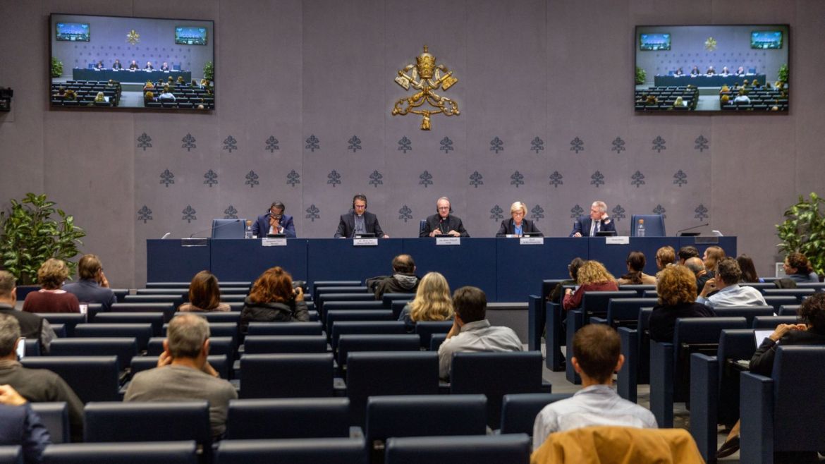 En nuevo informe del Vaticano, víctimas de abusos denuncian represalias, silencio y lentitud