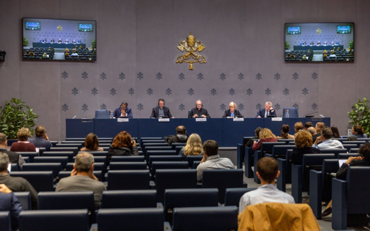 En nuevo informe del Vaticano, víctimas de abusos denuncian represalias, silencio y lentitud