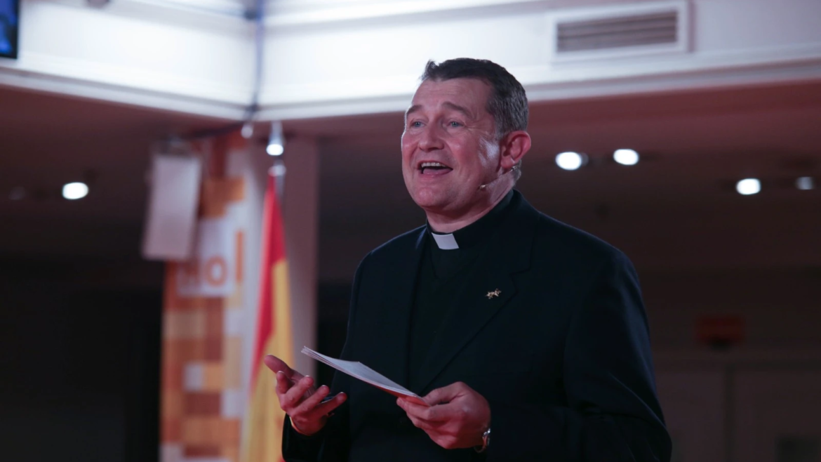 Absuelven a dos sacerdotes amenazados de cárcel por criticar el islamismo radical