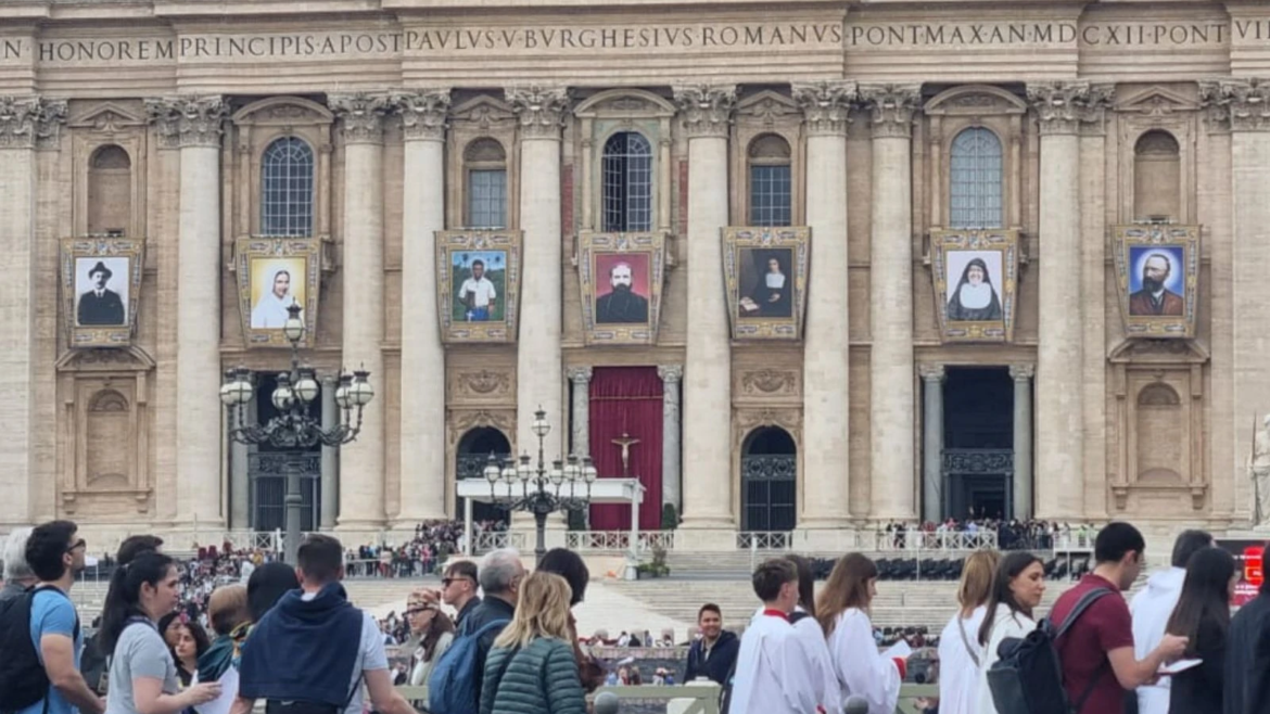 EN VIVO: Sigue la canonización de siete nuevos santos presidida por el Papa León XIV