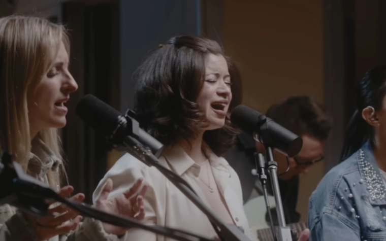 La voz de Kairy Márquez da vida a “Dios Mi Padre”, nuevo sencillo de Via Cantus Worship Collective