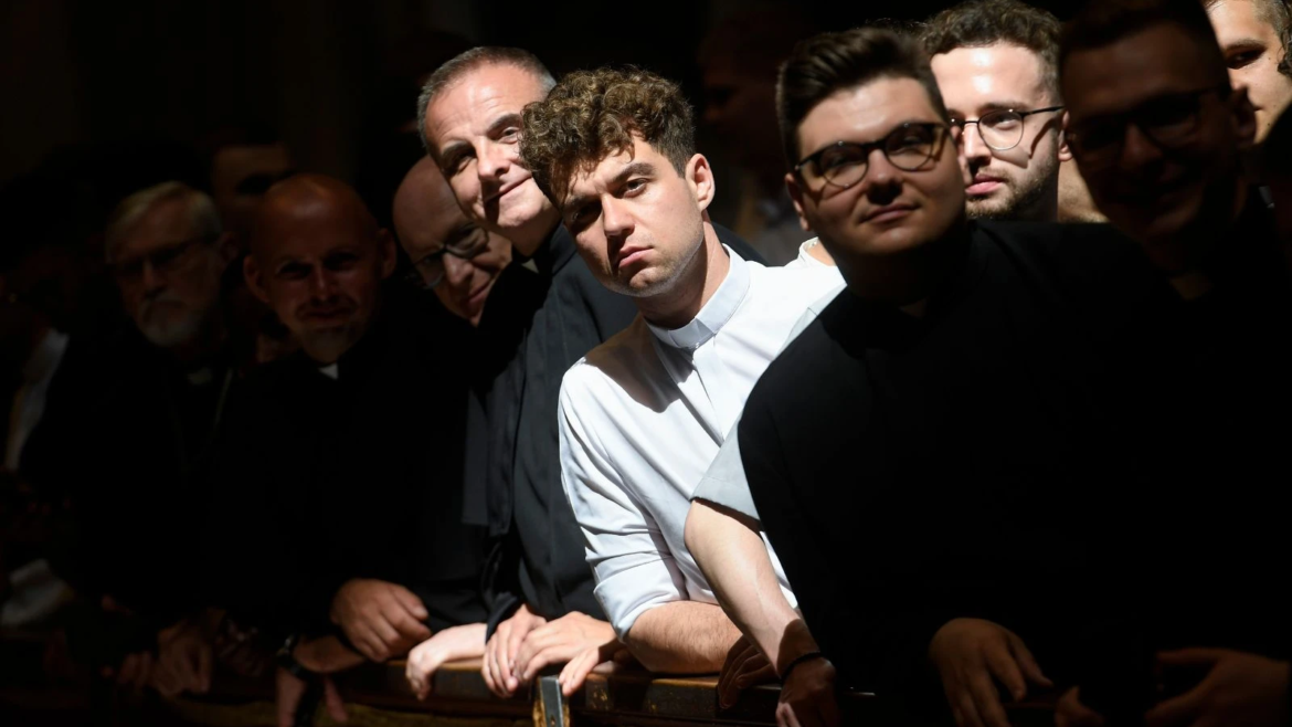 El Papa León XIV ofrece 3 consejos a los sacerdotes del Pontificio Colegio Portugués