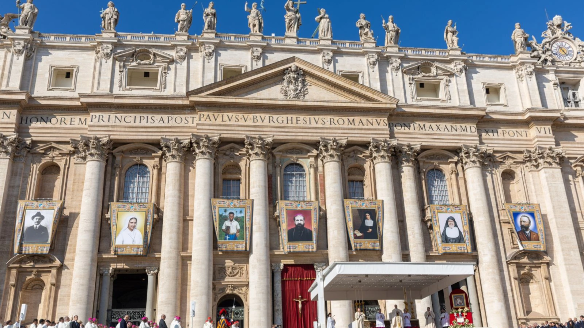 El Papa León XIV revela las enseñanzas de los santos recién canonizados, “signos luminosos de esperanza”