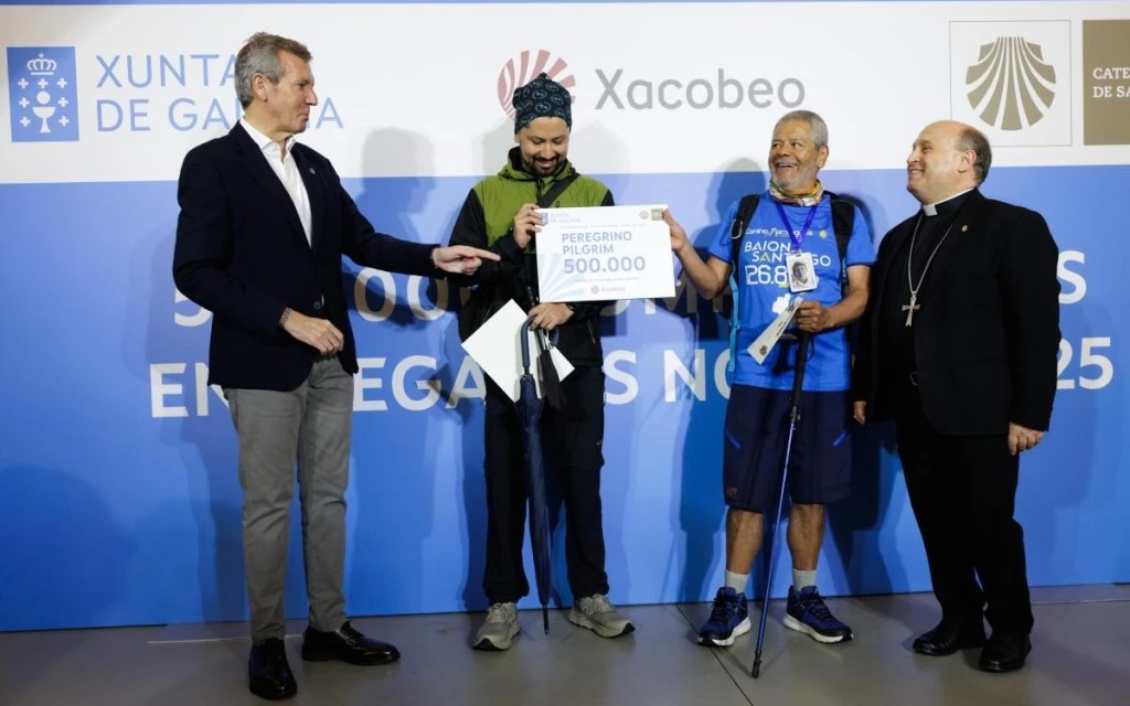 El peregrino número 500.000 a Santiago de Compostela en 2025 fue un colombiano que caminó por su esposa