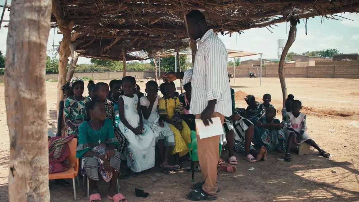 ACN España premia a catequista africano que rezó 700 avemarías diarias durante su secuestro