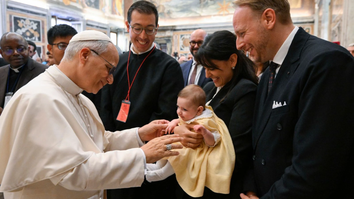El Papa León XIV alerta de la tendencia a “rechazar el matrimonio” y pide fortalecer la familia