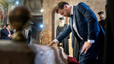 El vicepresidente de EE.UU., JD Vance, asiste a Misa en la Basílica del Santo Sepulcro de Jerusalén