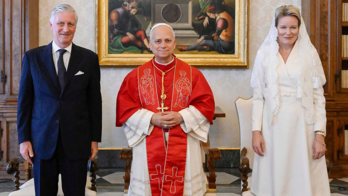 ¿Por qué la Reina de Bélgica vistió de blanco en su visita al Papa León XIV?