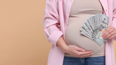 Más de 30 organizaciones provida exigen archivar proyecto de ley de maternidad subrogada en Ecuador