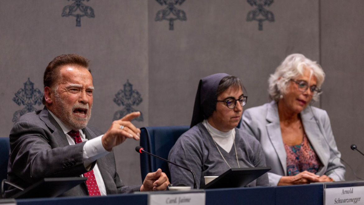 Schwarzenegger asegura en el Vaticano que los “auténticos héroes de acción” son quienes luchan contra la contaminación