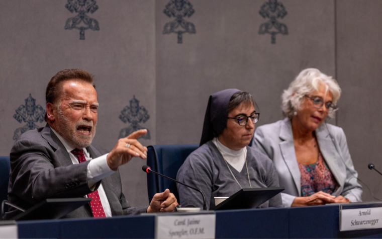 Schwarzenegger asegura en el Vaticano que los “auténticos héroes de acción” son quienes luchan contra la contaminación