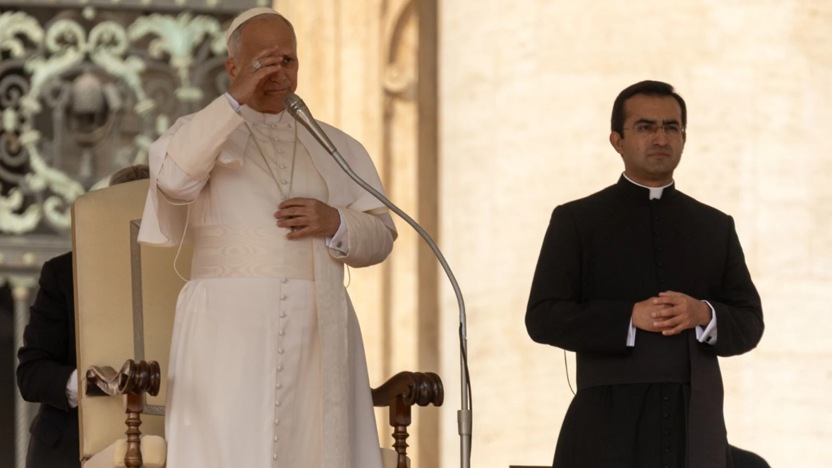 León XIV reza por víctimas del huracán Melissa