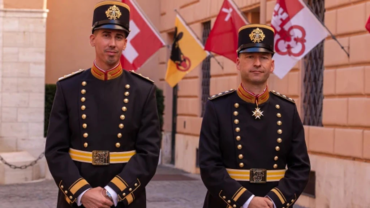 La Guardia Suiza, protectora del Papa, viste nuevo uniforme
