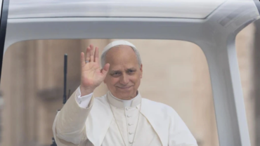 El Papa León XIV comenta el plan de Cupich de otorgar premio a senador de Illinois