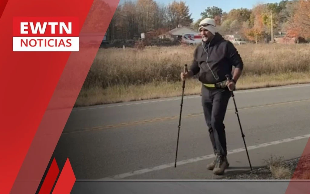 Sacerdote peregrina por los niños migrantes desde la casa de León XIV hasta la Estatua de la Libertad