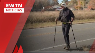 Sacerdote peregrina por los migrantes desde la casa de León XIV hasta la Estatua de la Libertad